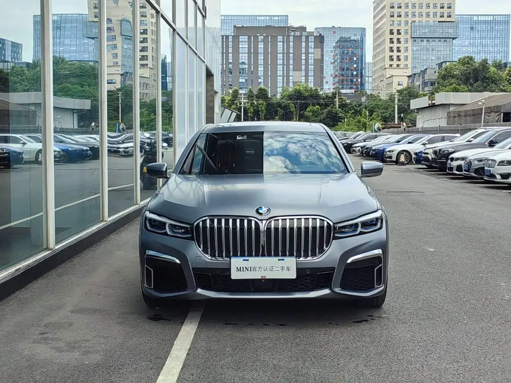 BMW 7 Series 2021 — Photo 3/9