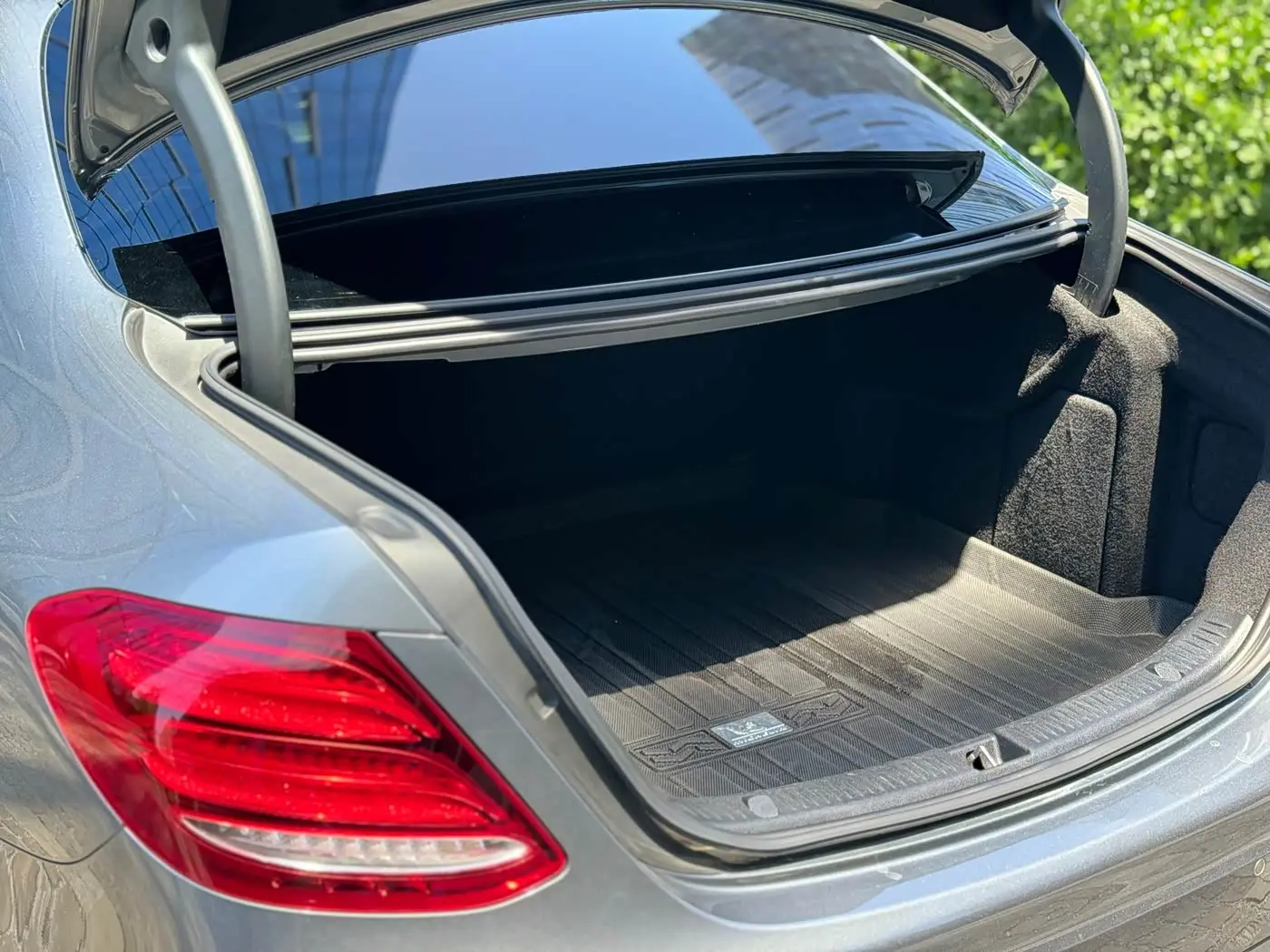 Mercedes-Benz E-Class 2020 — Photo 8/20