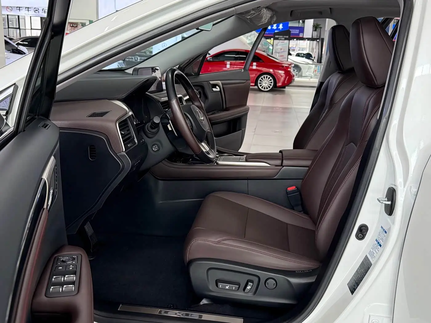 Lexus RX 2021 — Şəkil 8/17