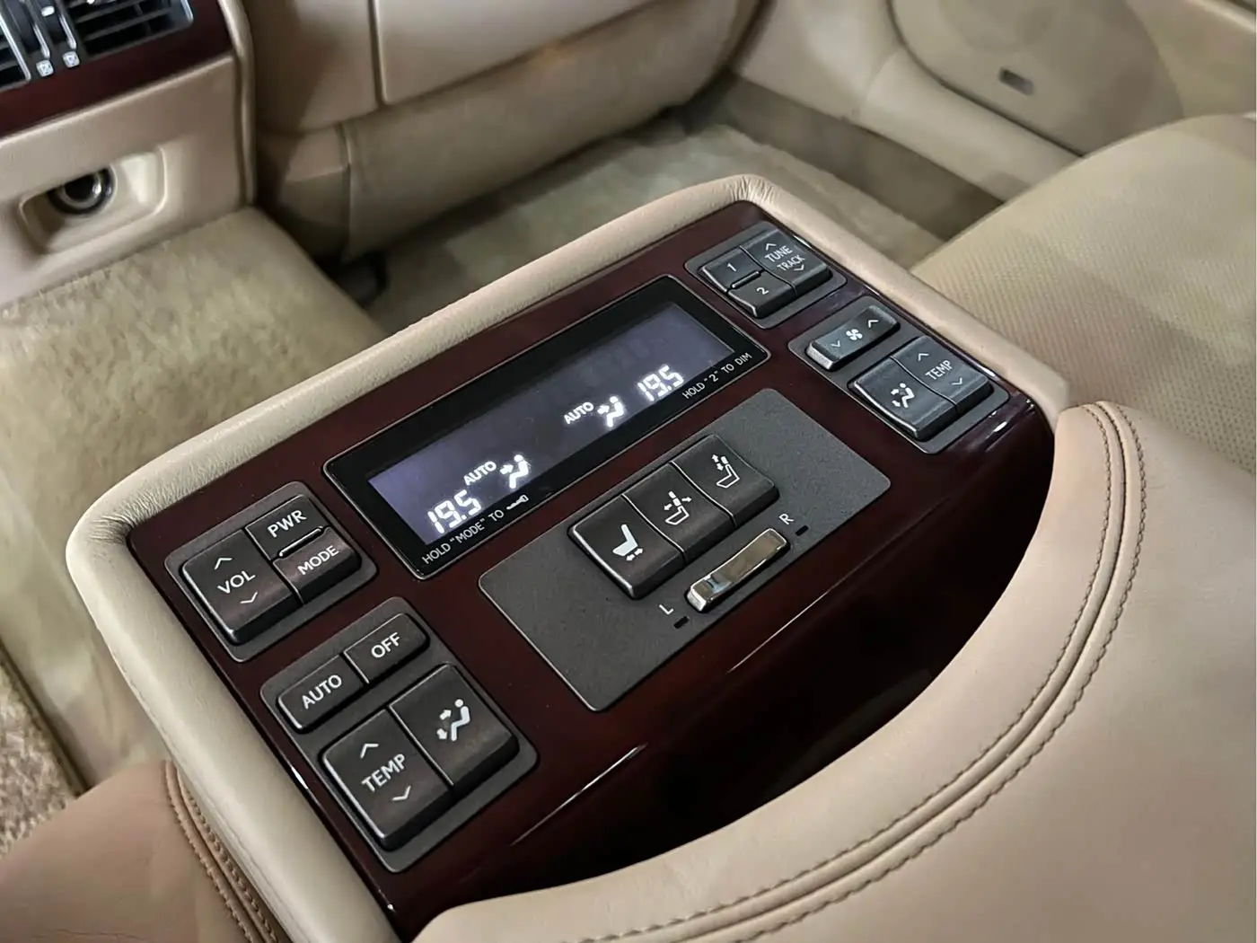 Lexus LS 2008 — Photo 15/16