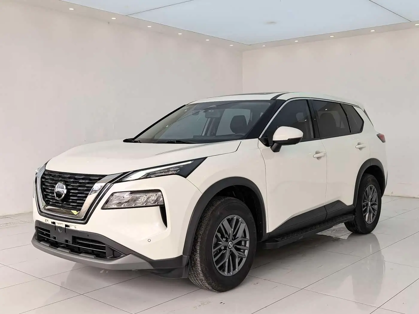 Nissan X-Trail 2022 — Фото 1/18