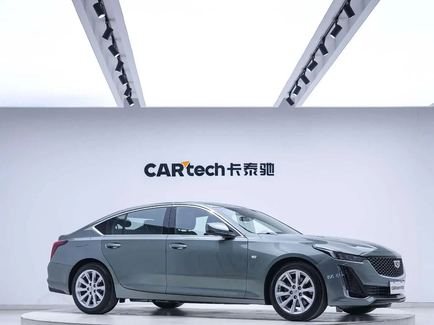 Cadillac CT5 2022 — Фото 2/20