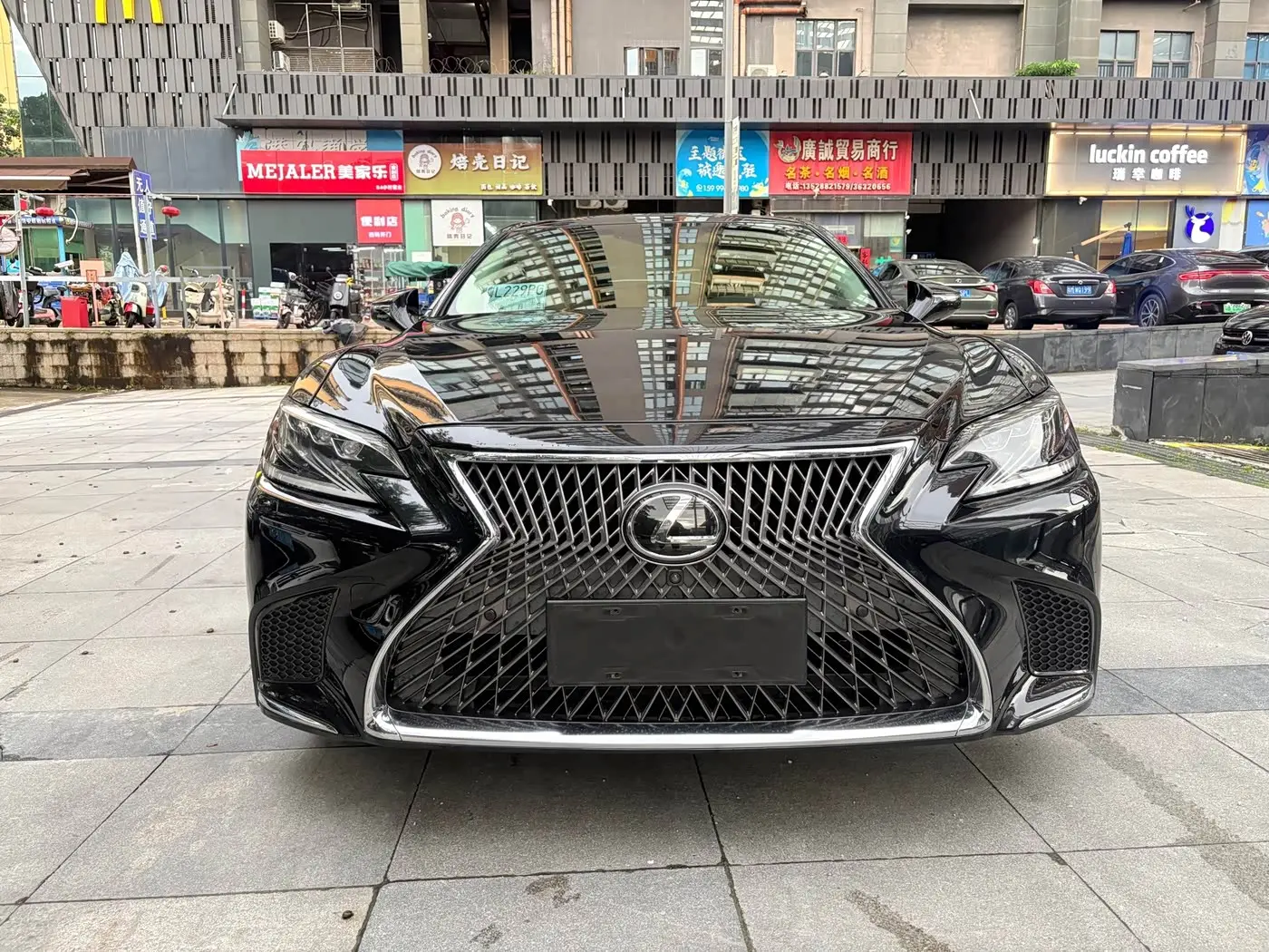 Lexus LS 2019 — Photo 2/9