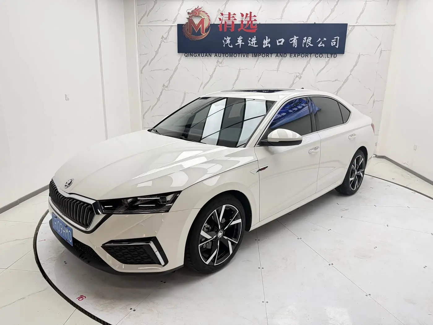 Škoda Octavia 2022 — Фото 1/15
