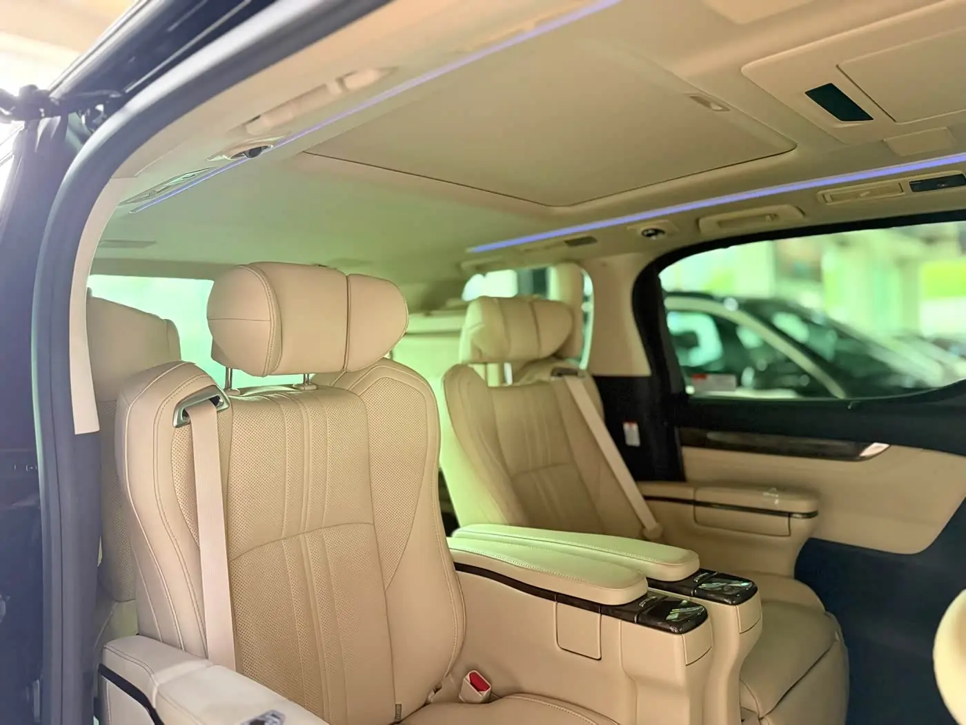 Toyota Vellfire 2020 — Photo 15/20