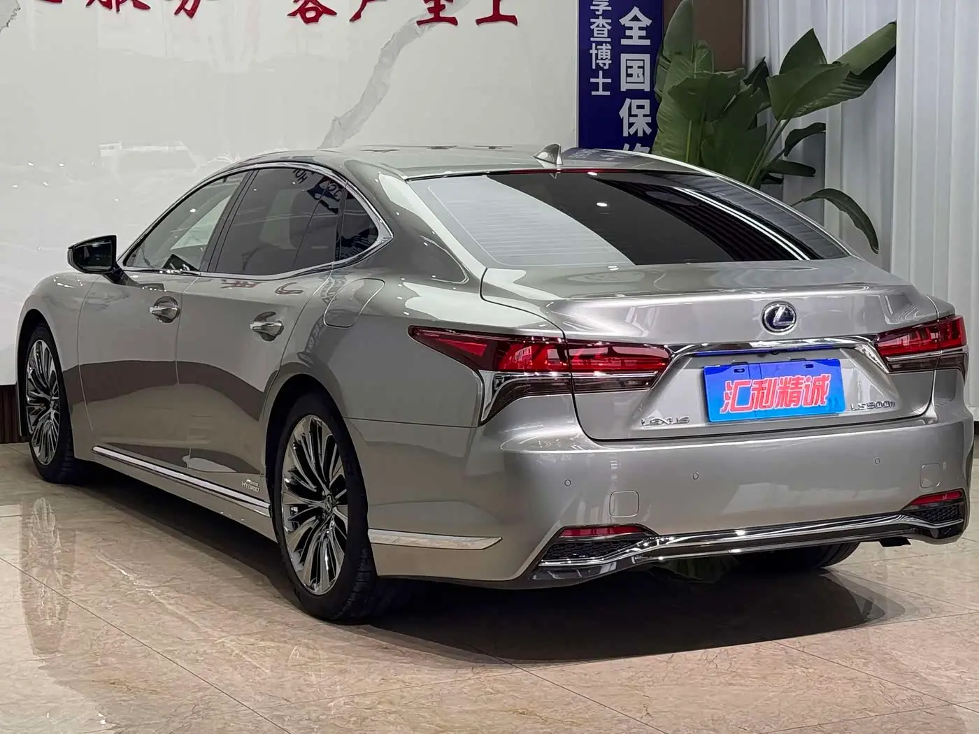 Lexus LS 2020 — Photo 4/20