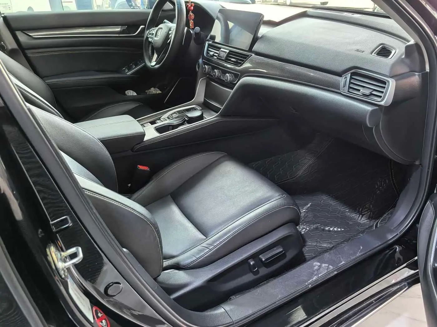 Honda Accord 2022 — Фото 11/12