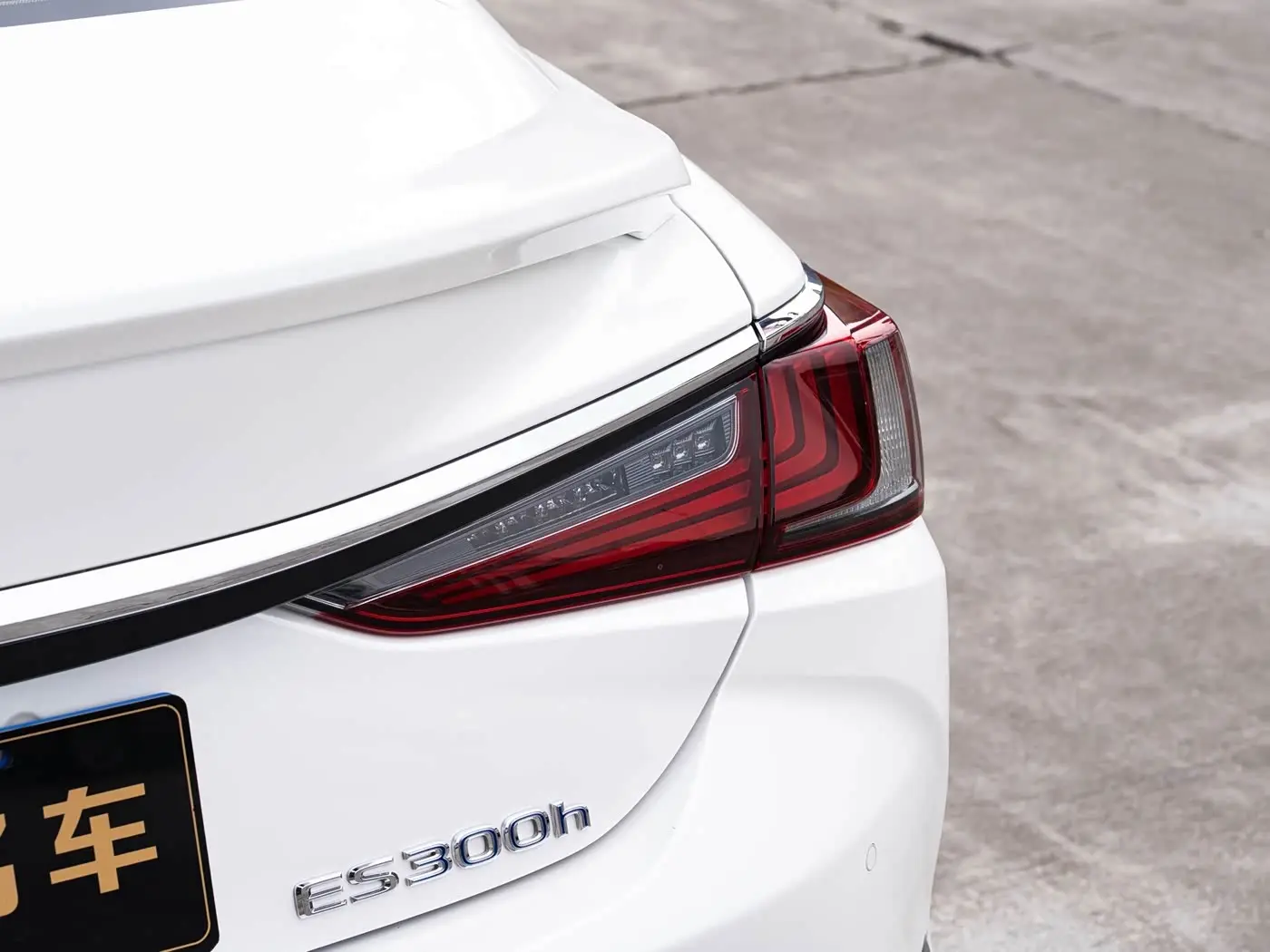 Lexus ES 2021 — Photo 7/20