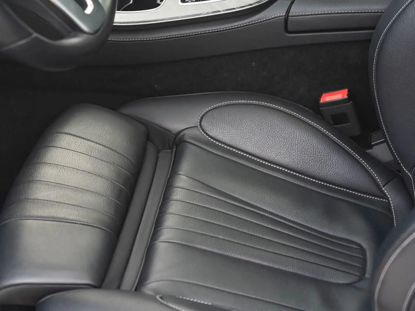 Mercedes-Benz CLS 2022 — Photo 8/20