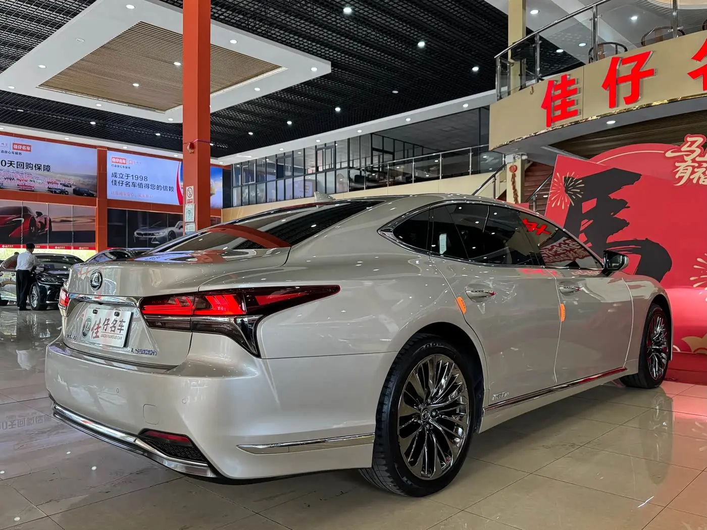 Lexus LS 2018 — Фото 6/17
