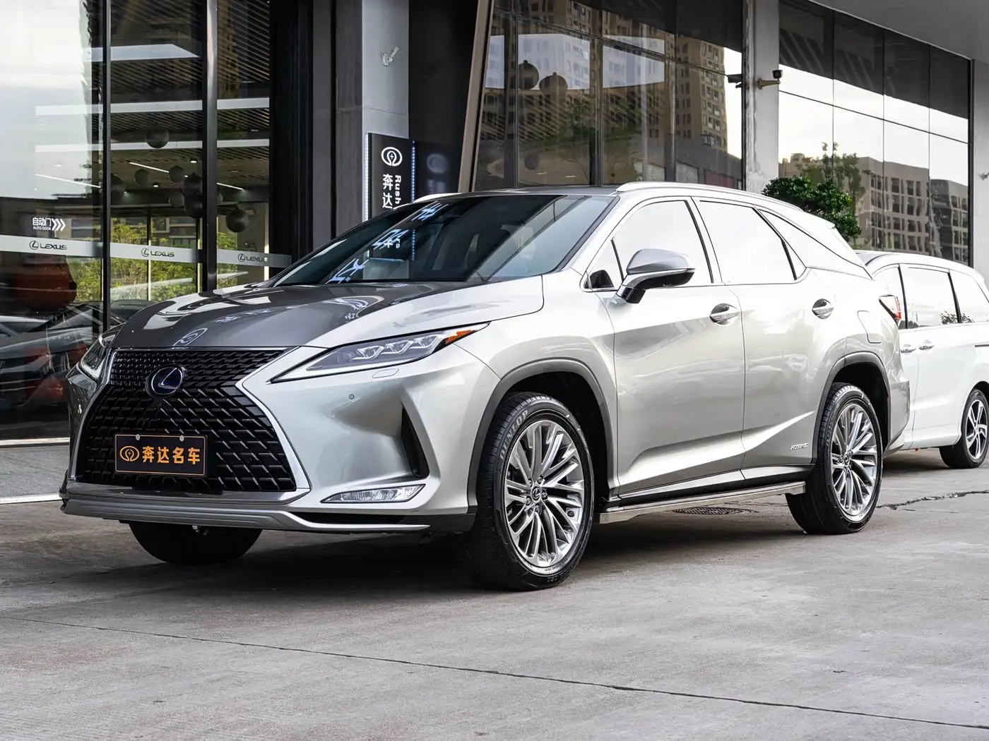 Lexus RX 2022 — Фото 1/20