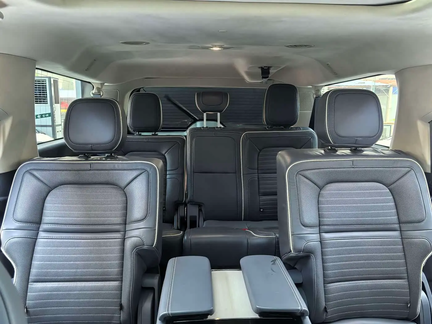 Lincoln Navigator 2023 — Şəkil 13/18