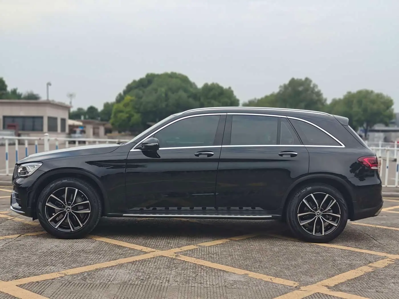 Mercedes-Benz GLC 2021 — Photo 3/12