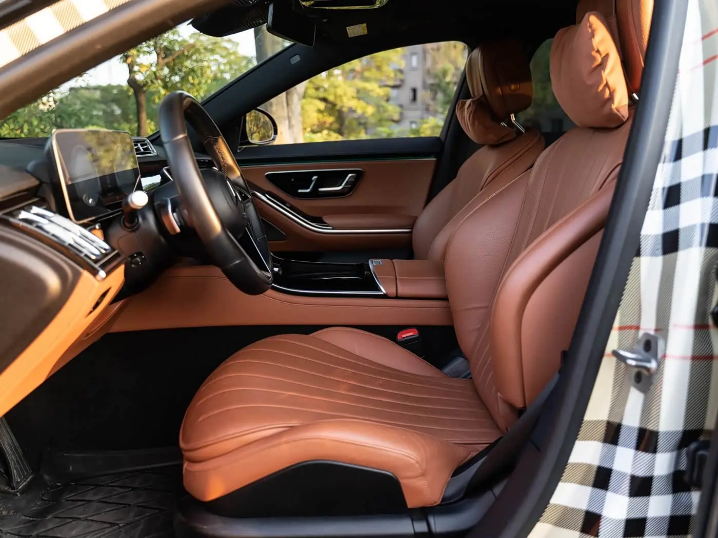 Mercedes-Benz S-Class 2023 — Photo 9/13