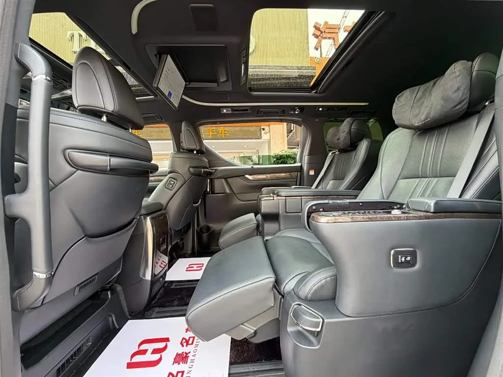 Toyota Alphard 2023 — Фото 10/20