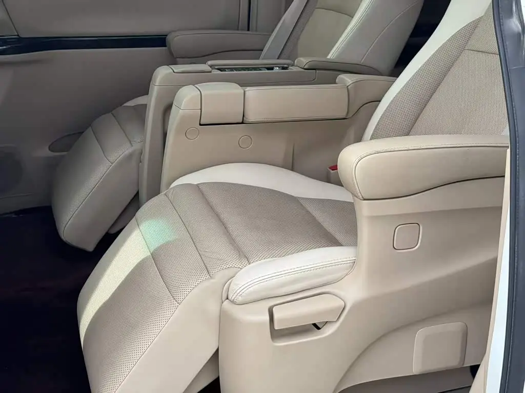 Toyota Alphard 2014 — Photo 9/18