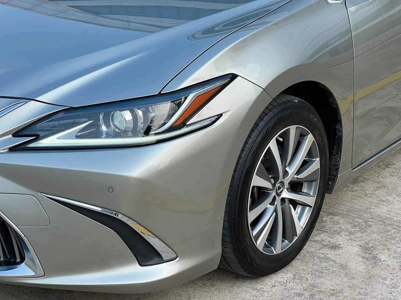 Lexus ES 2019 — Photo 5/20