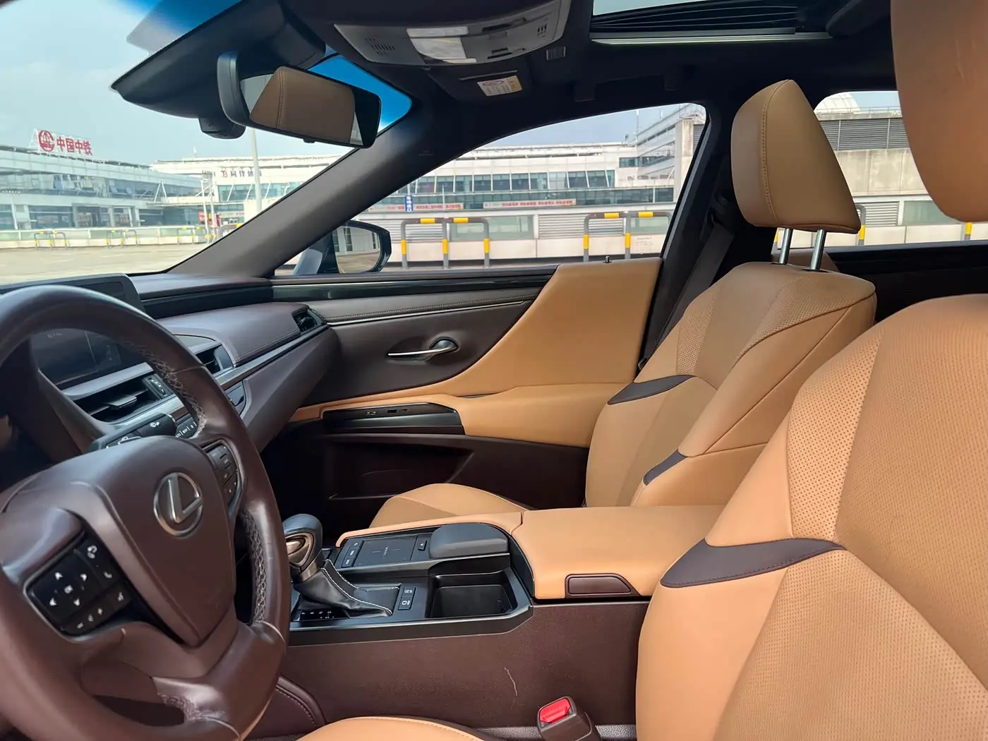 Lexus ES 2019 — Photo 16/20