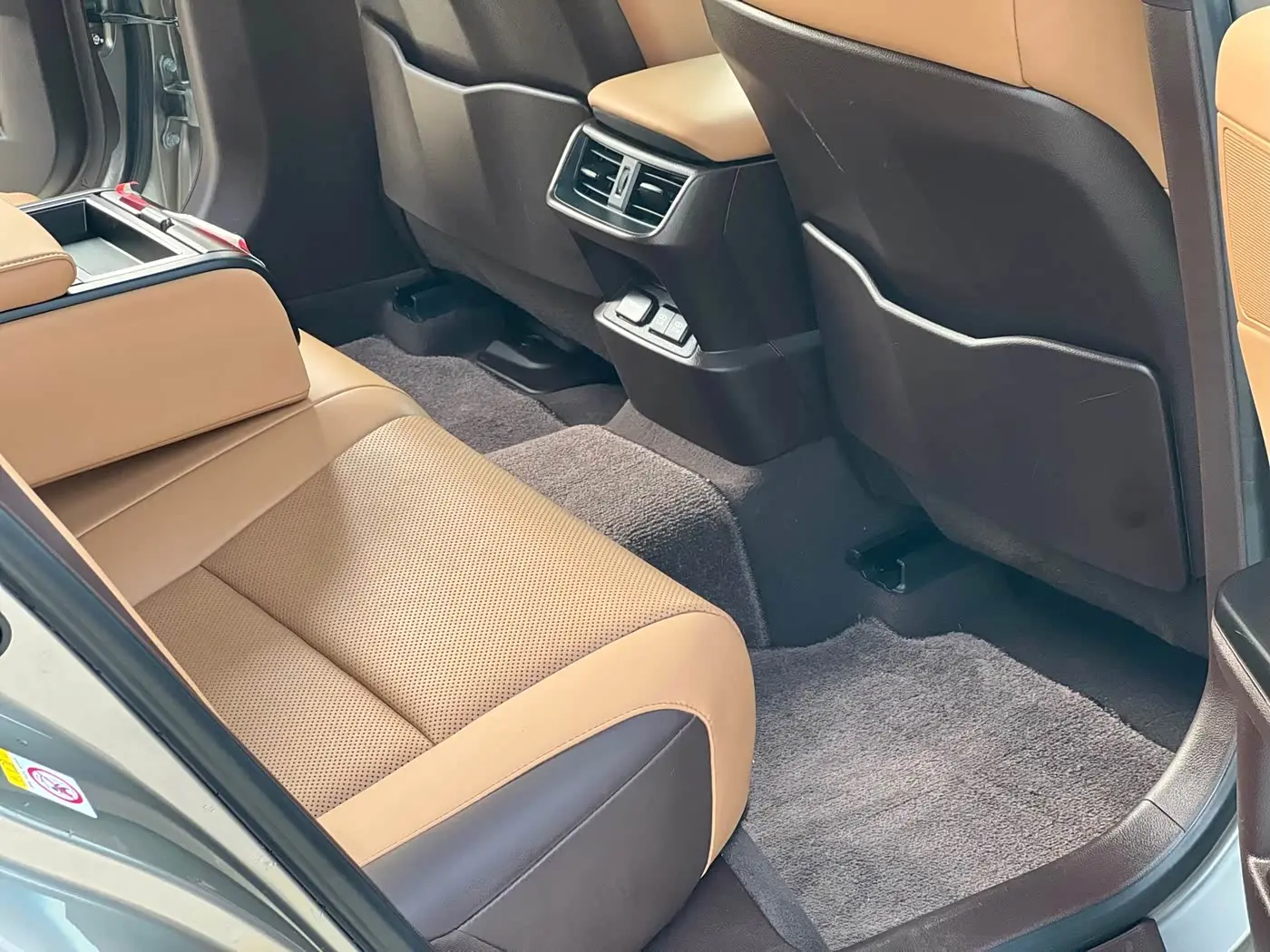 Lexus ES 2019 — Photo 10/20