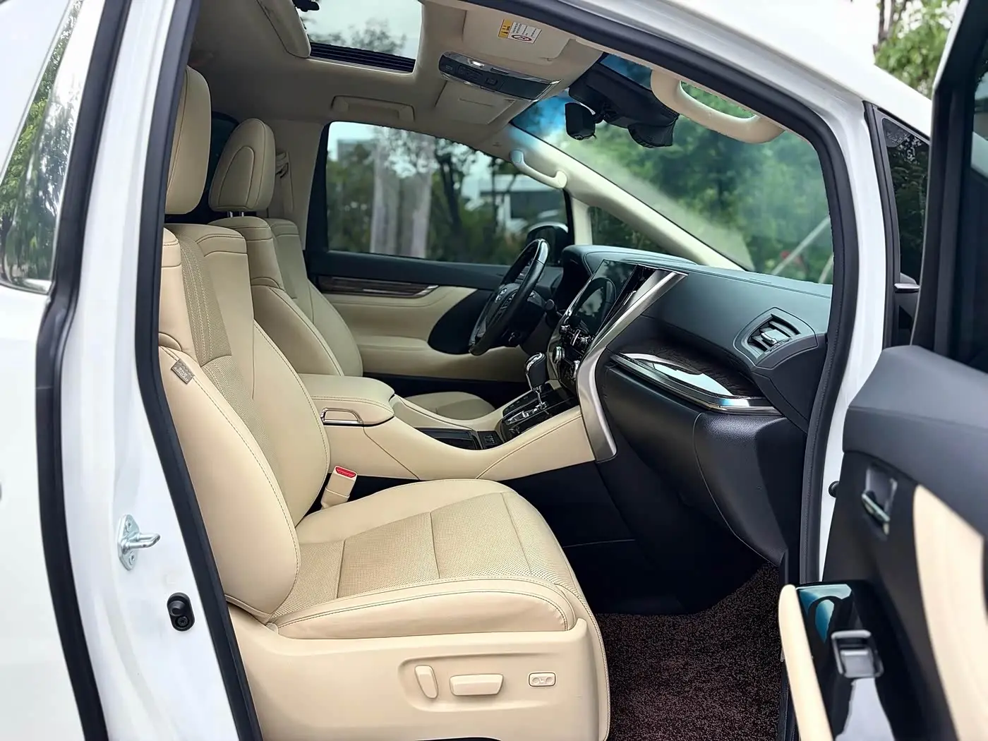 Toyota Alphard 2021 — Photo 15/20
