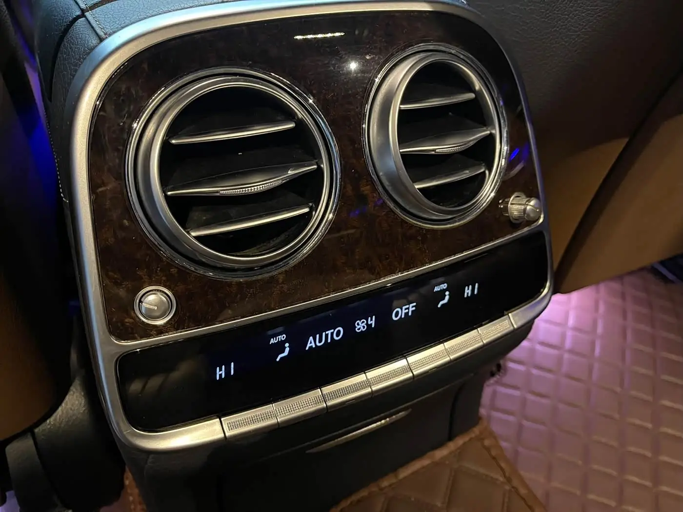 Mercedes-Benz S-Class 2020 — Photo 18/20