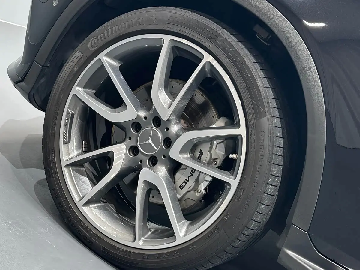 Mercedes-Benz GLC AMG 2018 — Photo 7/20