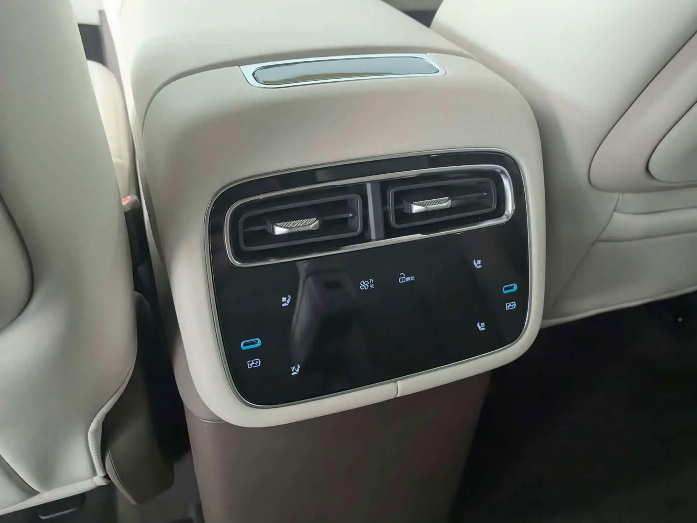 Denza N8L 2025 — Photo 17/20