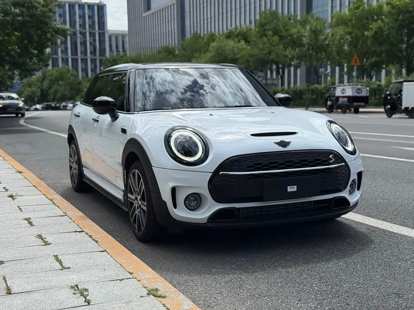 MINI CLUBMAN 2024 — Фото 3/20