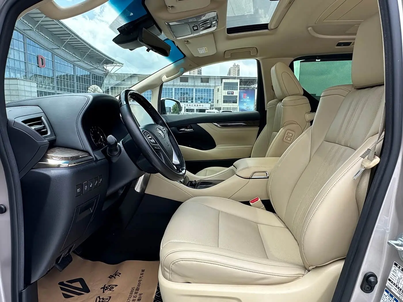 Toyota Vellfire 2020 — Photo 8/13