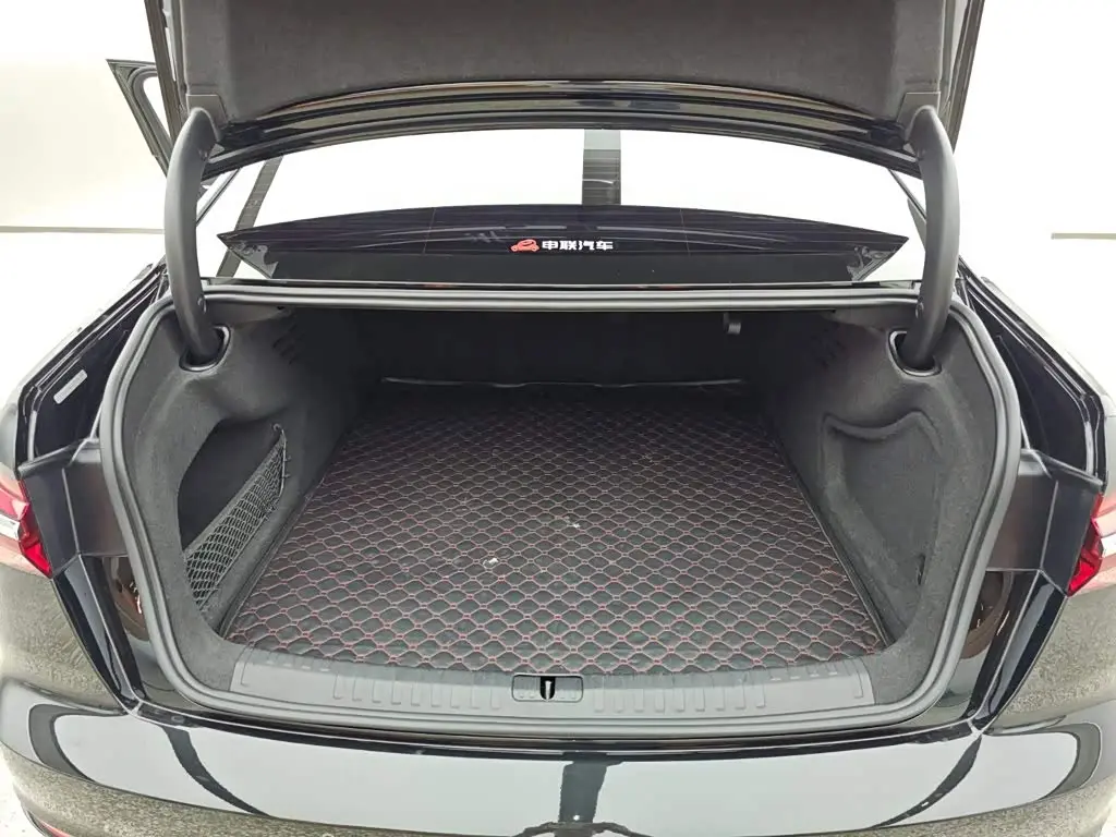 Audi A6L 2021 — Photo 7/15