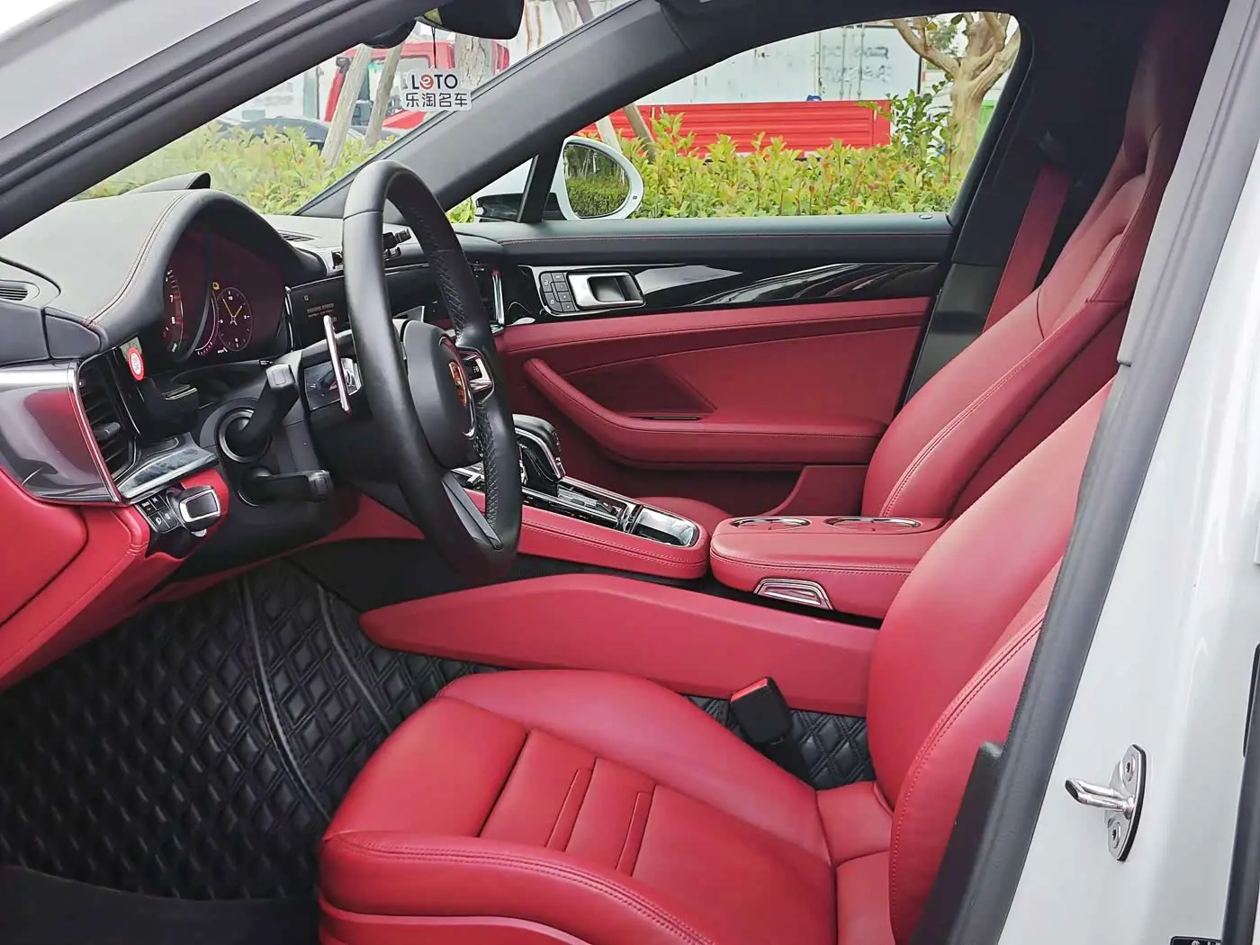 Porsche Panamera New Energy 2023 — Фото 15/19