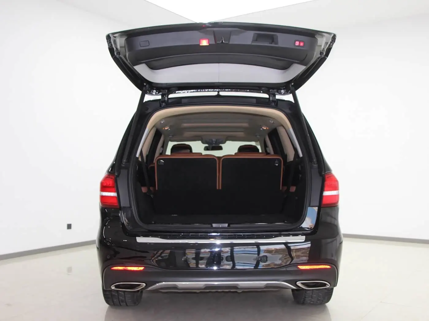Mercedes-Benz GLS 2016 — Photo 14/16