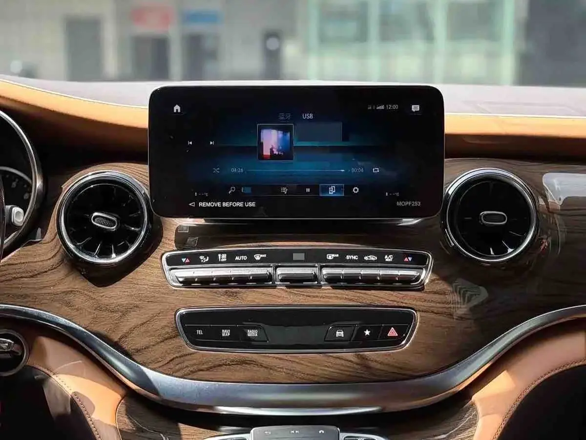 Mercedes-Benz V-Class 2023 — Фото 6/19