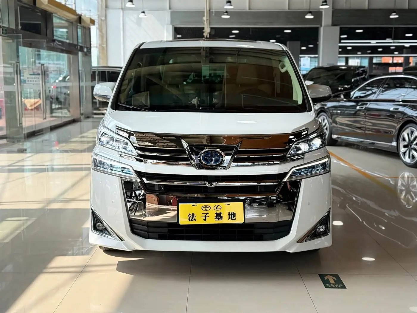 Toyota Vellfire 2021 — Photo 2/20
