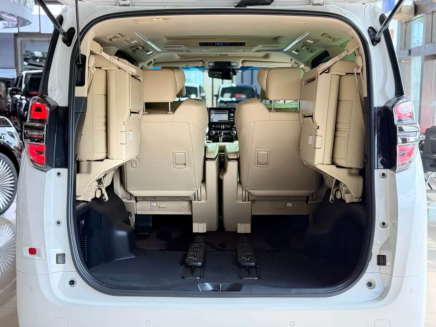 Toyota Vellfire 2021 — Photo 20/20