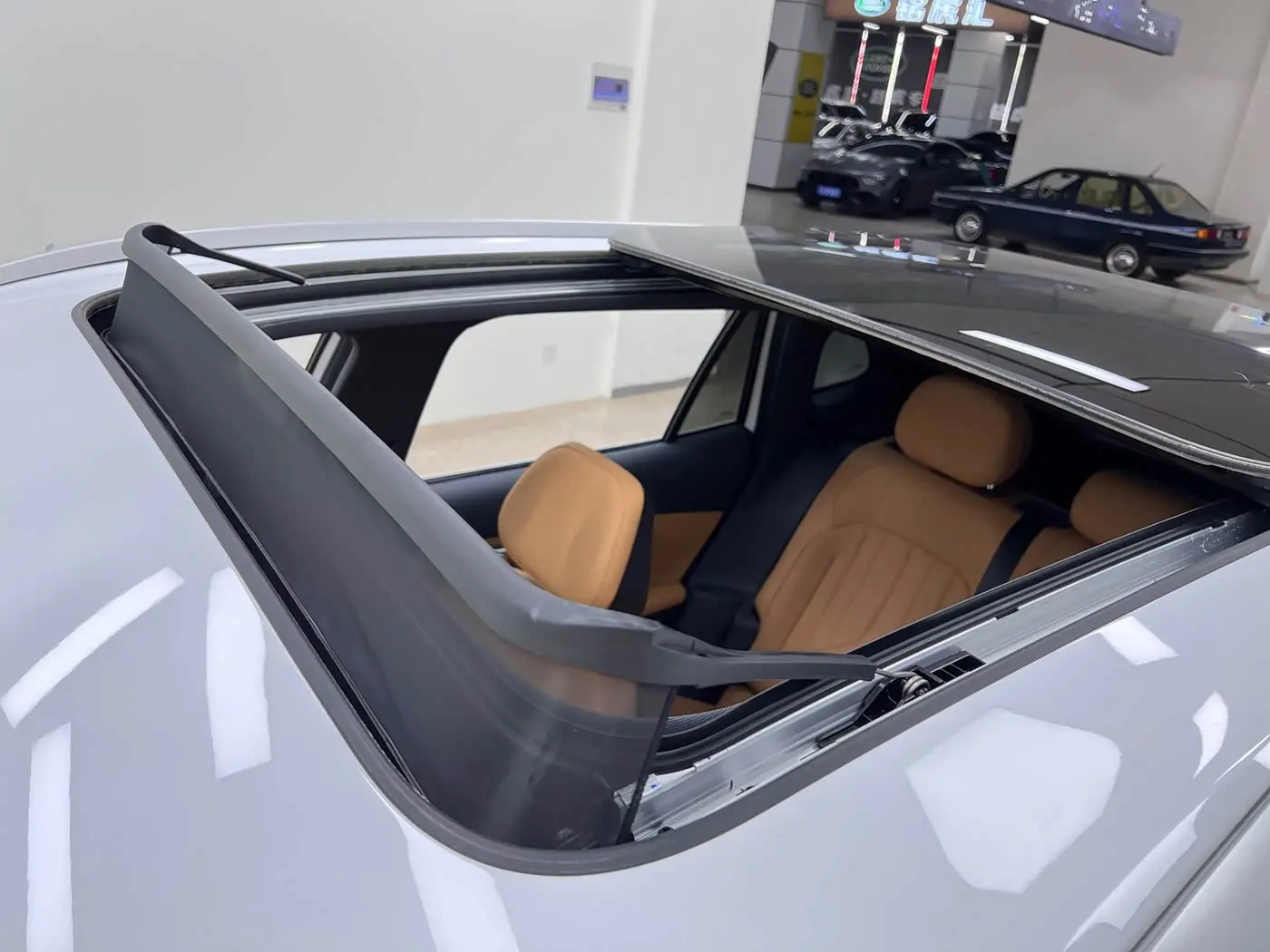 Geely Galaxy Galaxy Starship 7 EM-i 2025 — Фото 16/18