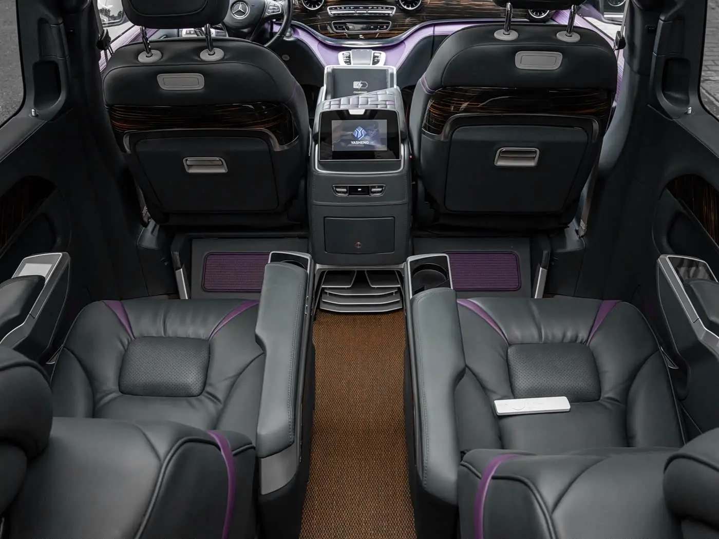 Mercedes-Benz V-Class 2023 — Photo 16/18