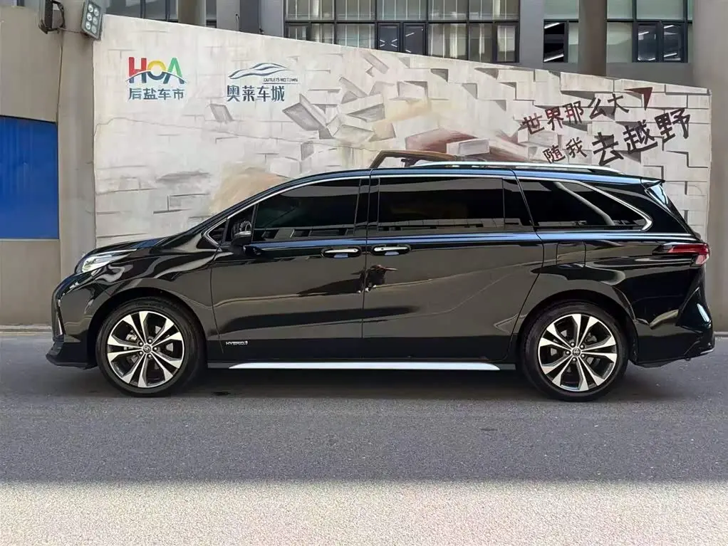 Toyota Granvia 2024 — Photo 3/14