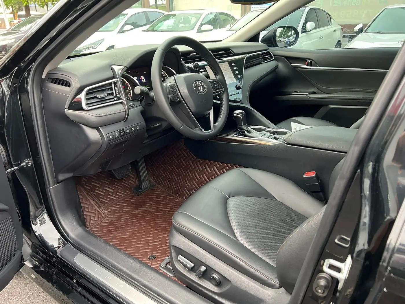 Toyota Camry 2019 — Фото 4/9