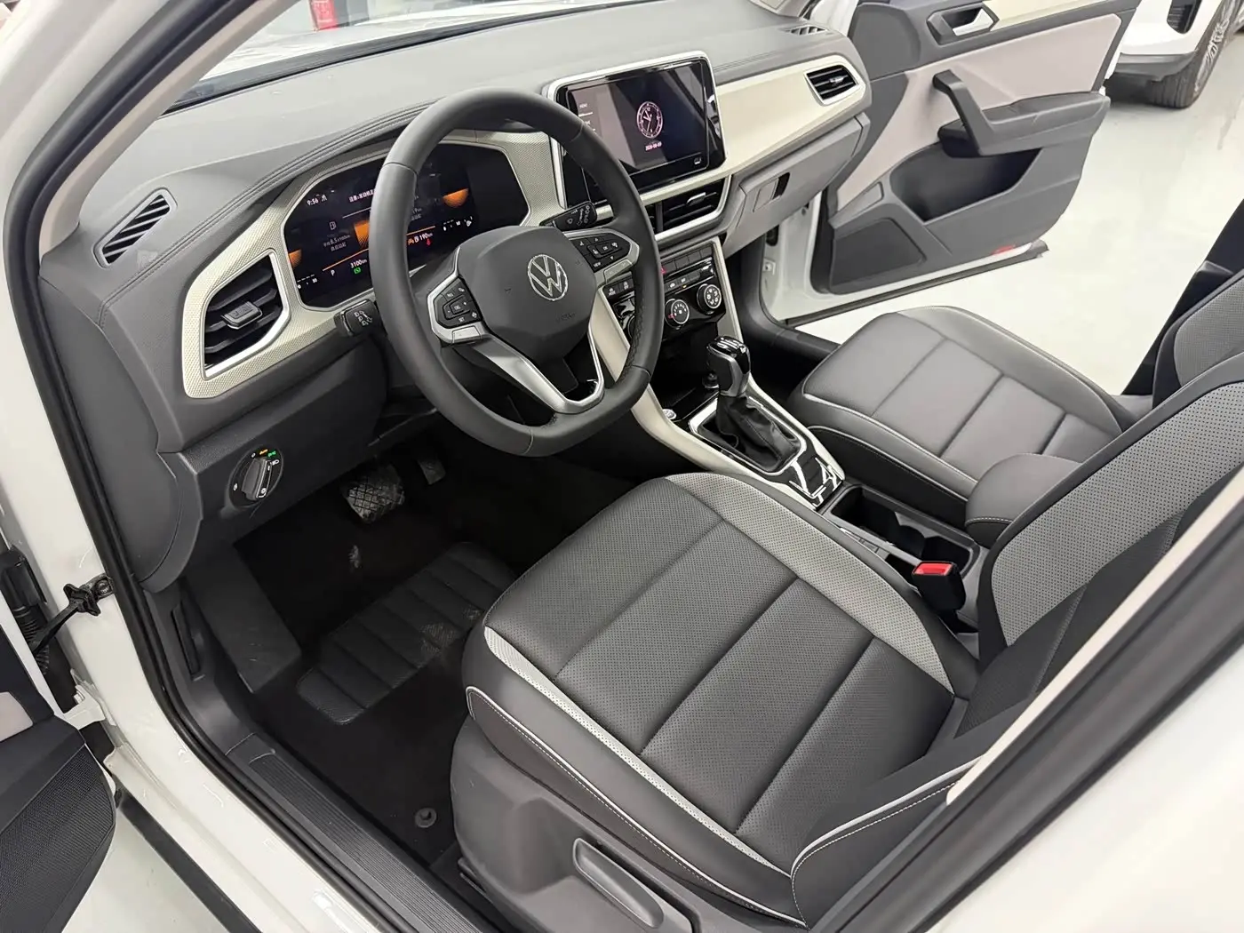 Volkswagen T-ROC 2023 — Photo 14/20