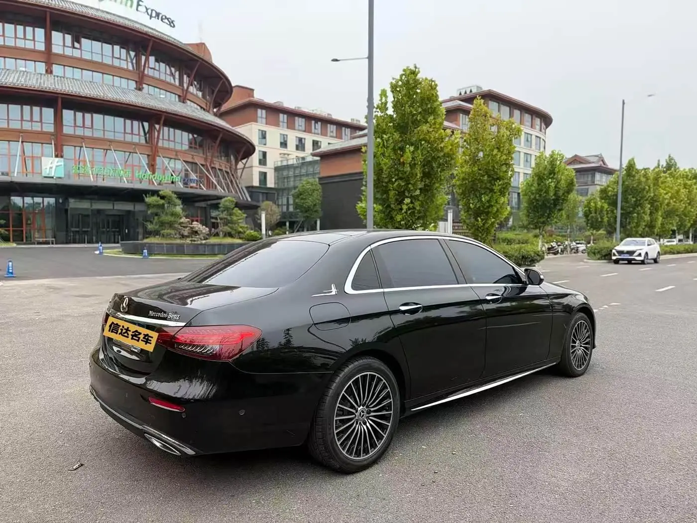 Mercedes-Benz E-Class 2019 — Фото 8/8