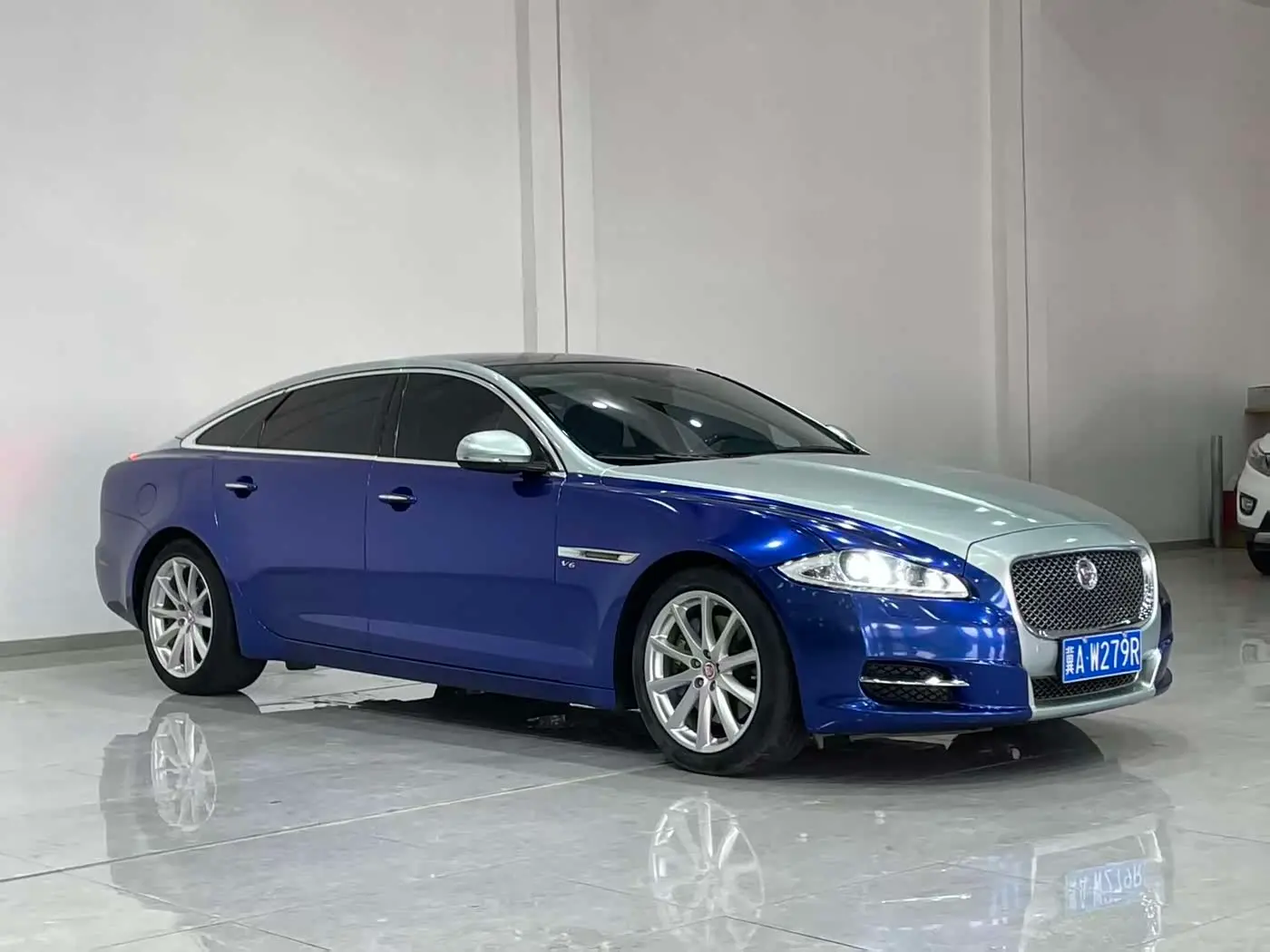 Jaguar XJ 2015 — Photo 3/9