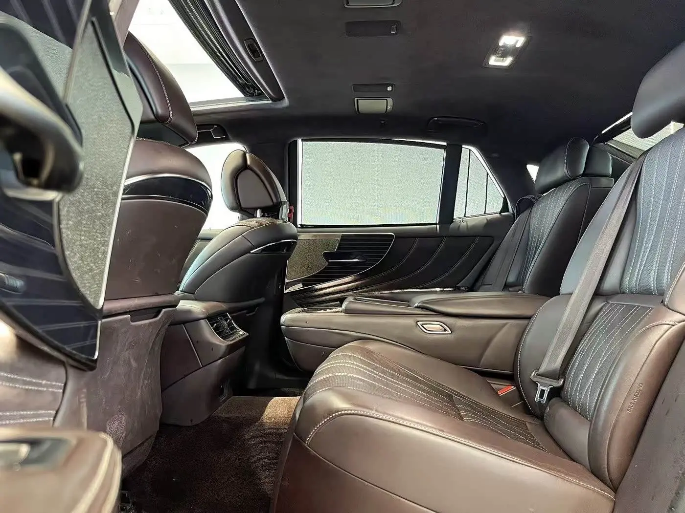 Lexus LS 2018 — Photo 6/10