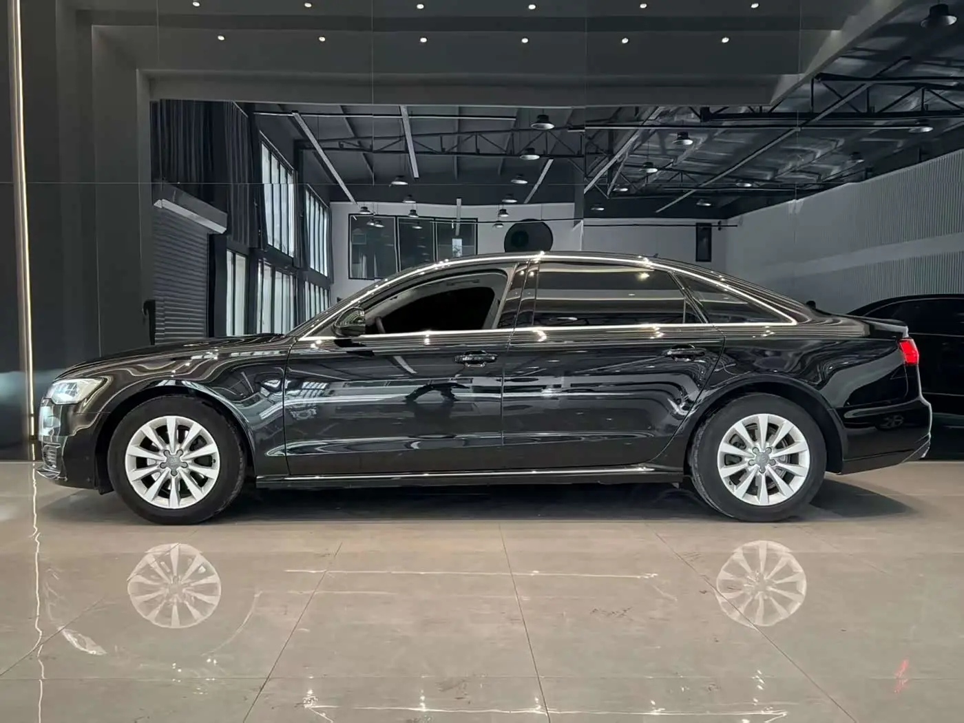 Audi A6L 2017 — Şəkil 4/9