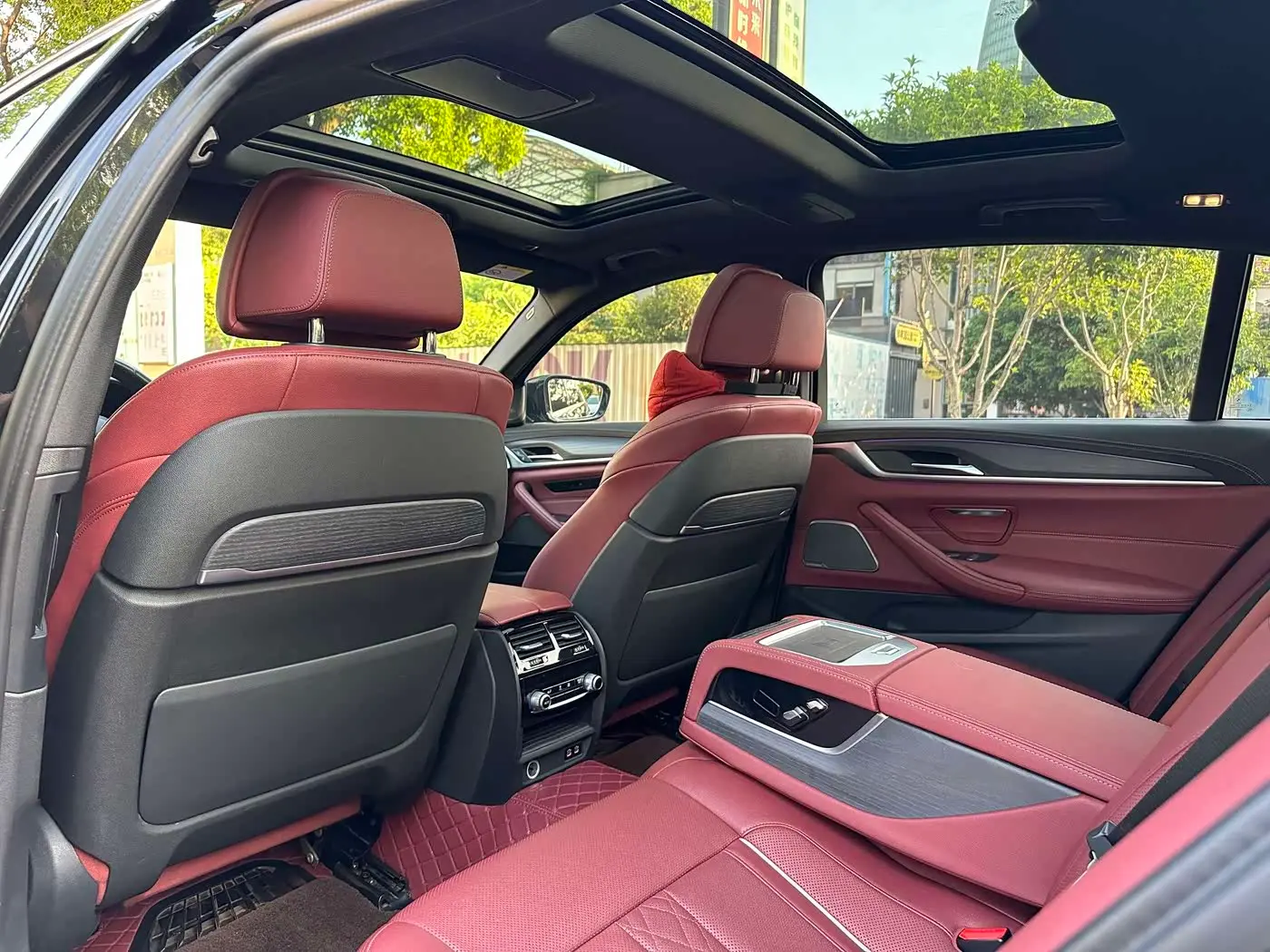 BMW 5 Series 2022 — Photo 6/13