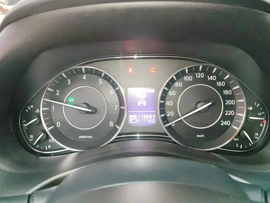 Nissan Patrol 2019 — Photo 14/16