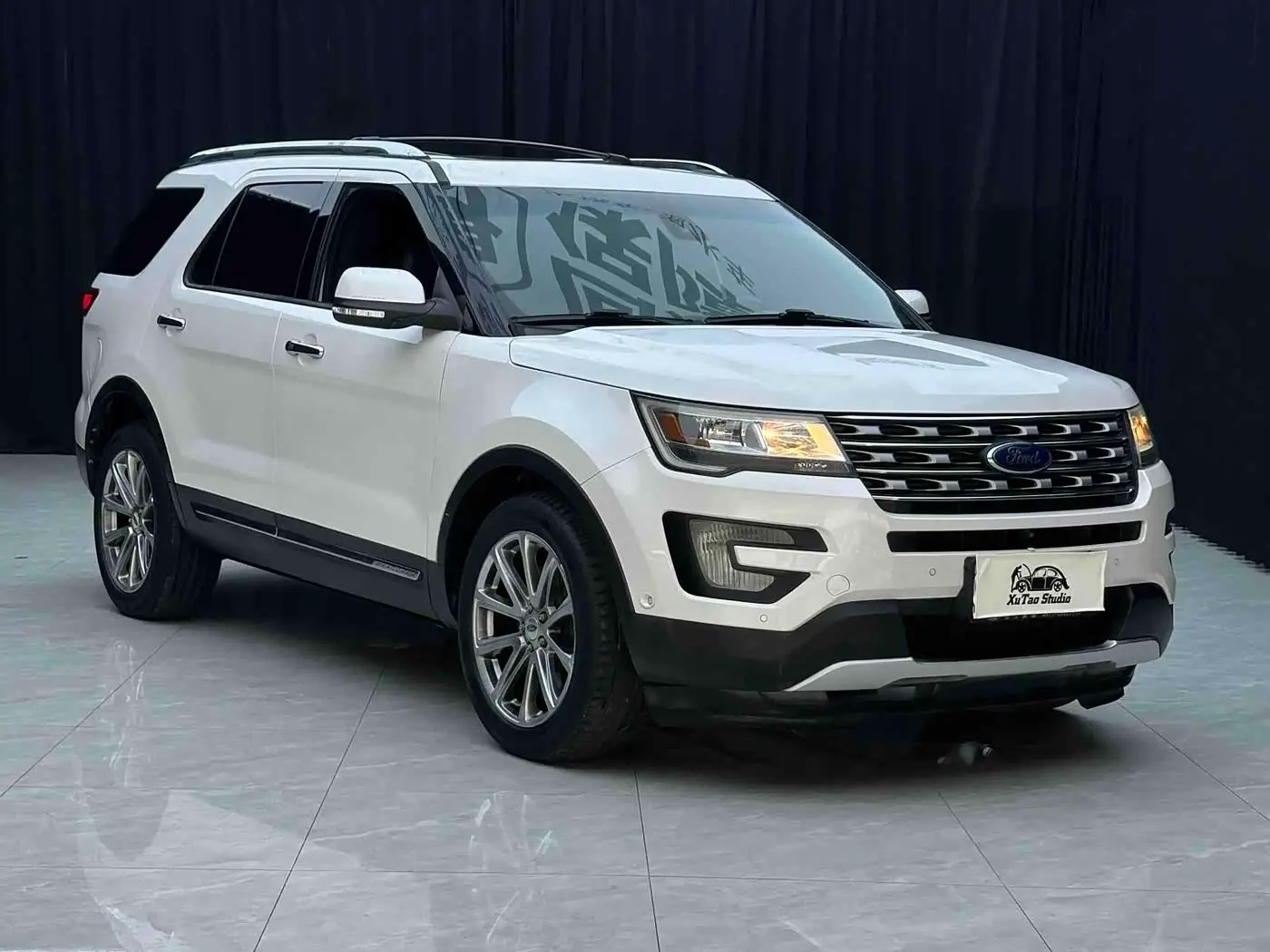 Ford Explorer 2017 — Photo 8/19