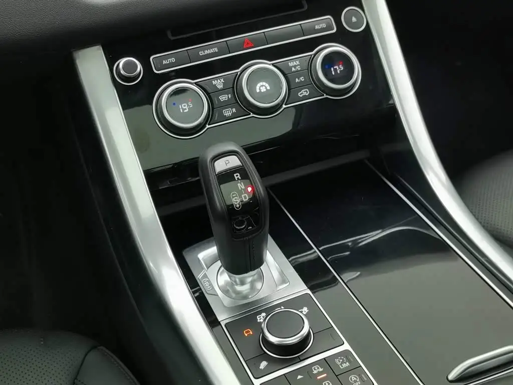 Land Rover Range Rover Sport 2018 — Photo 13/20