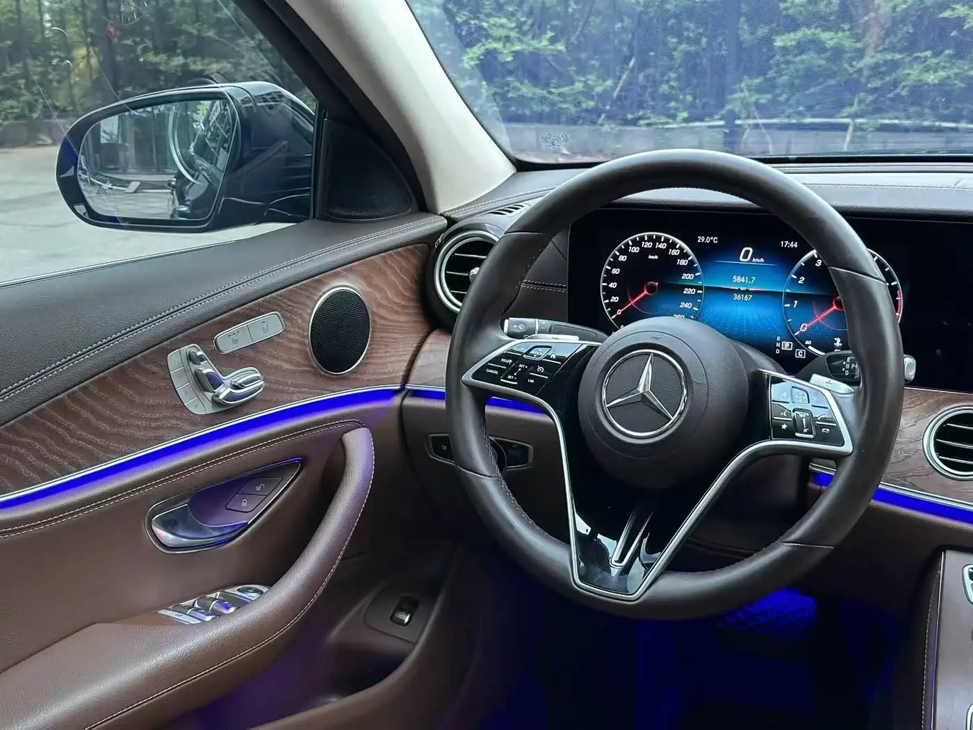 Mercedes-Benz E-Class 2021 — Photo 7/9