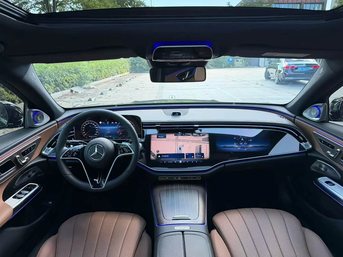 Mercedes-Benz E-Class 2024 — Photo 4/9